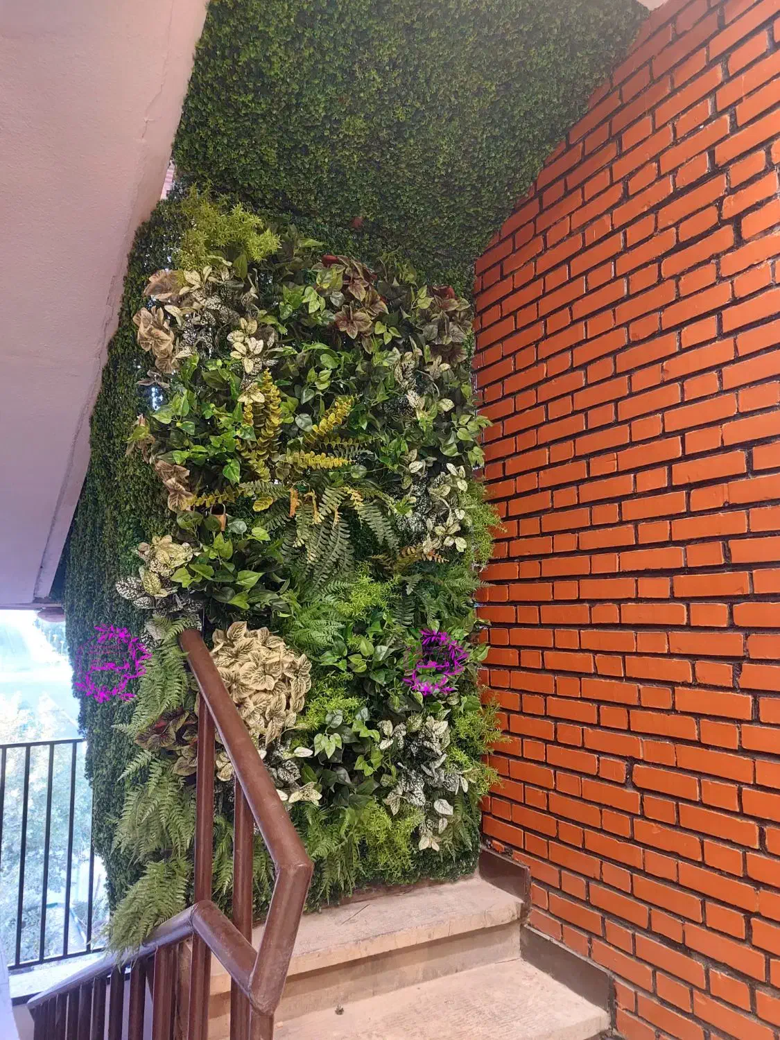 نصب   دیوار  سبز  مصنوعی ،‌ مدل  بوته های.  ترکیبی|گل مصنوعی|تهران, بازار|دیوار