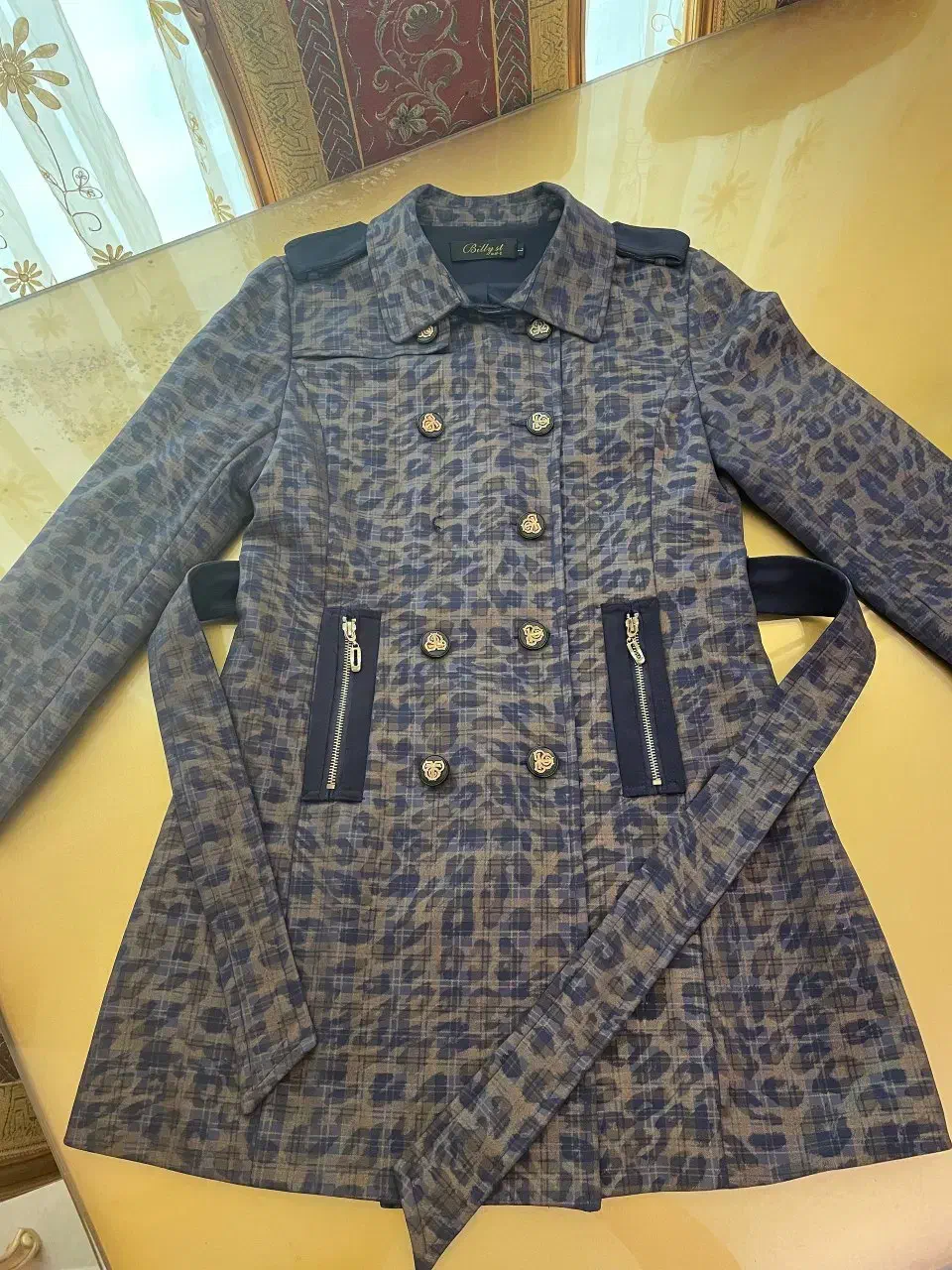 لباس زنانه|لباس|مشهد, کوشش|دیوار