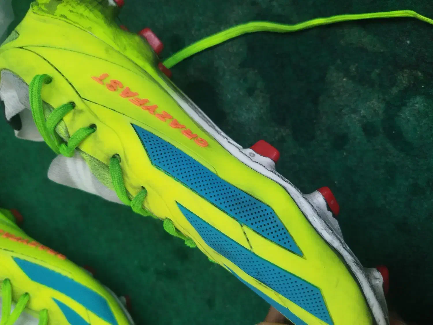 کفش استوک فوتبال درحد نو سایز ۴۳|ورزشهای توپی|مشهد, صداقیه|دیوار