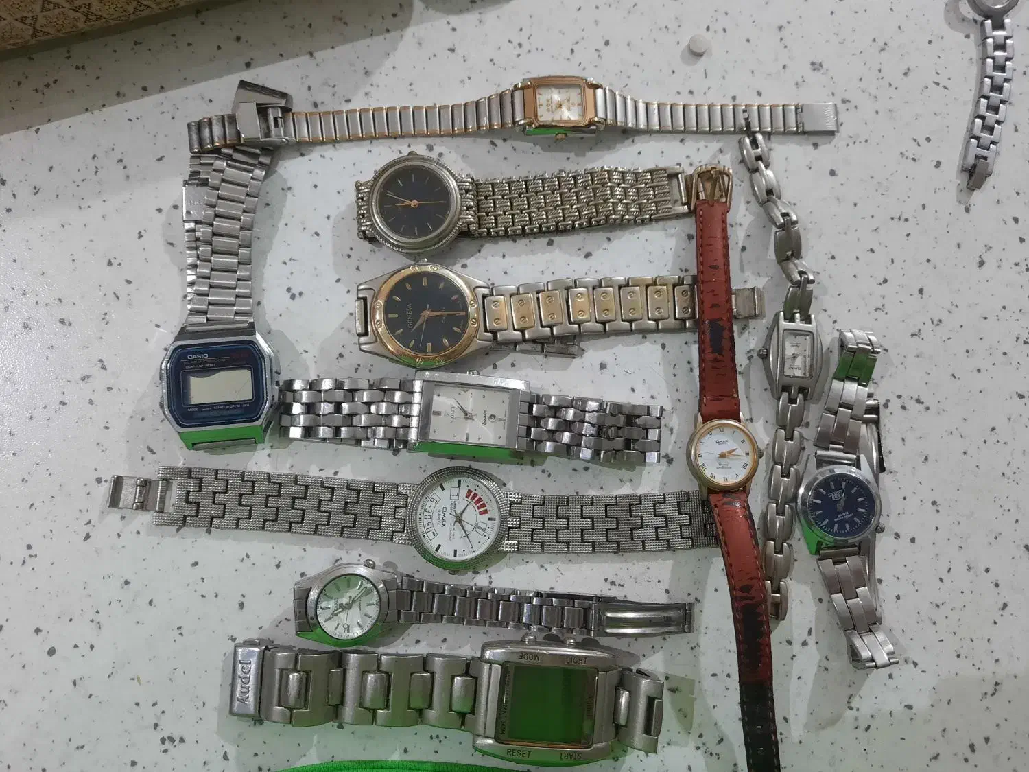 ساعت ها کاملا قدیمی هستن|ساعت|گرمدره, |دیوار