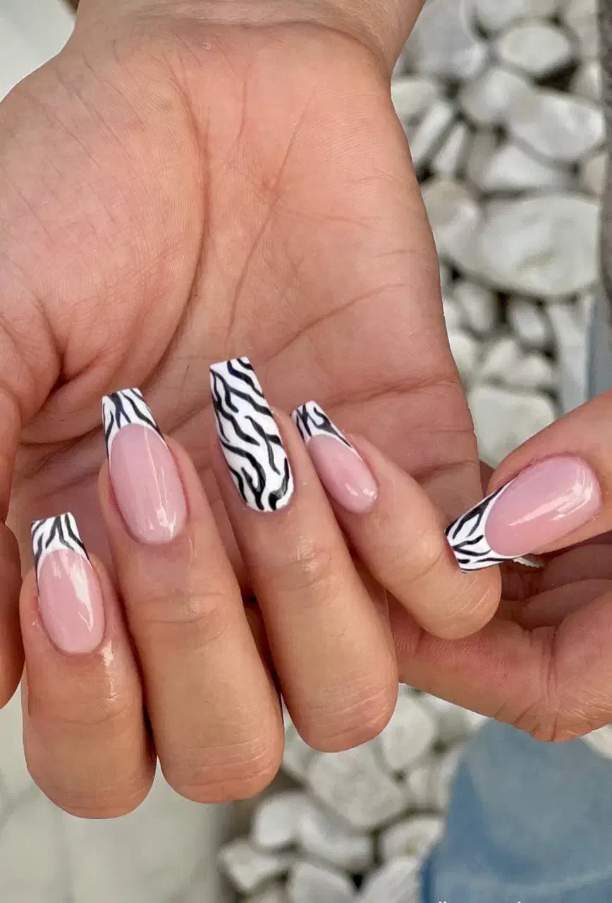 کاشت مژه و کاشت ناخن جفتش باهم 700تومان|خدمات آرایشگری و زیبایی|گلستان (تهران), |دیوار