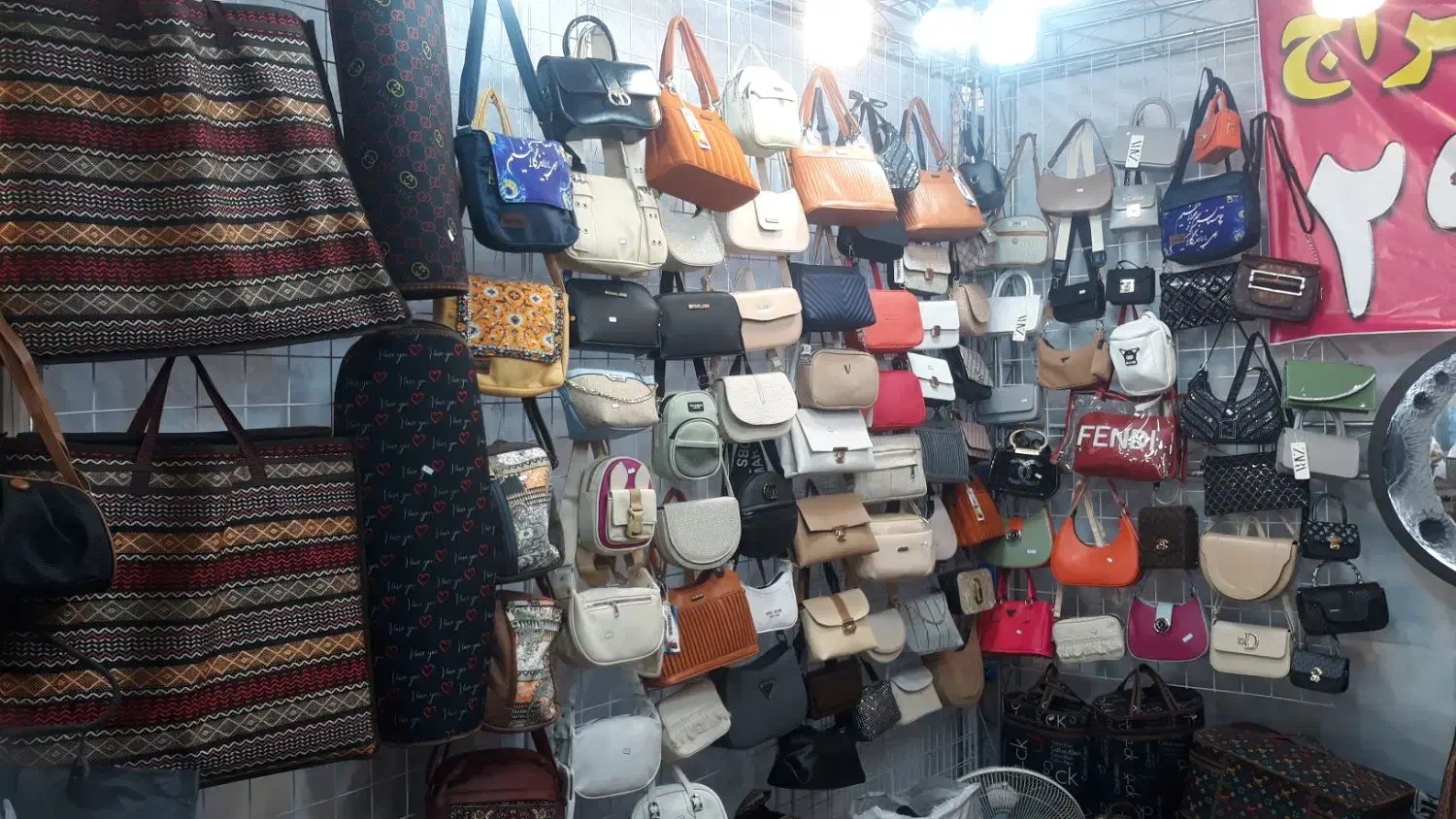 ب مناسبت روز مادر تمامی کیف ها ۲۹۸|کیف، کفش، کمربند|شیراز, شاهچراغ|دیوار