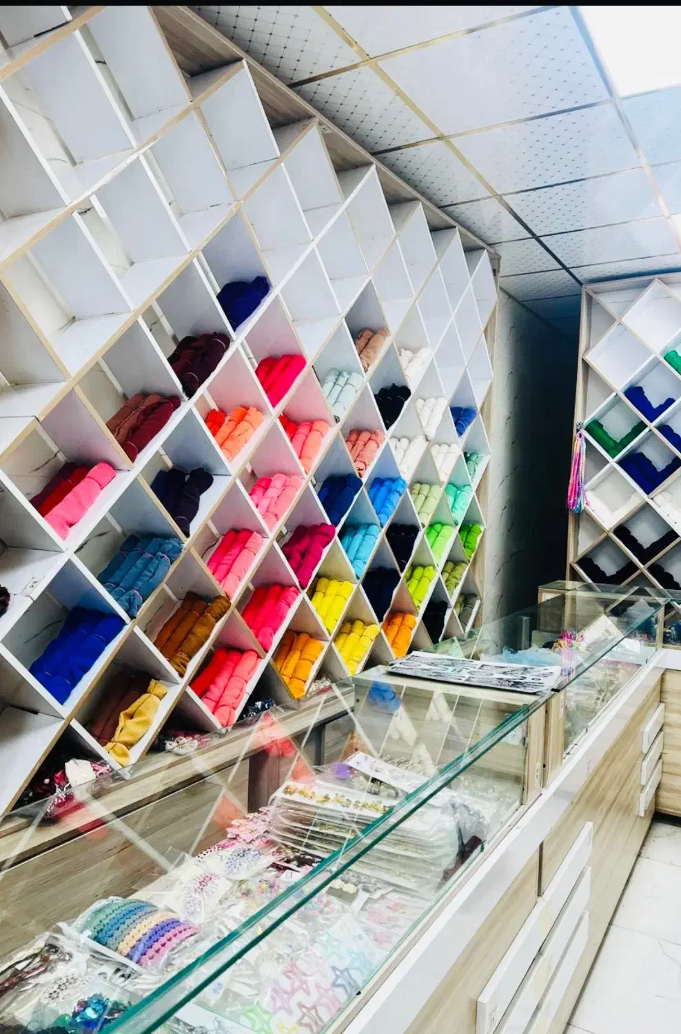 فروش دکور مغازه ۱۱۰میلیون(مناسب کاموا و خرازی)|فروشگاه و مغازه|چابهار, |دیوار