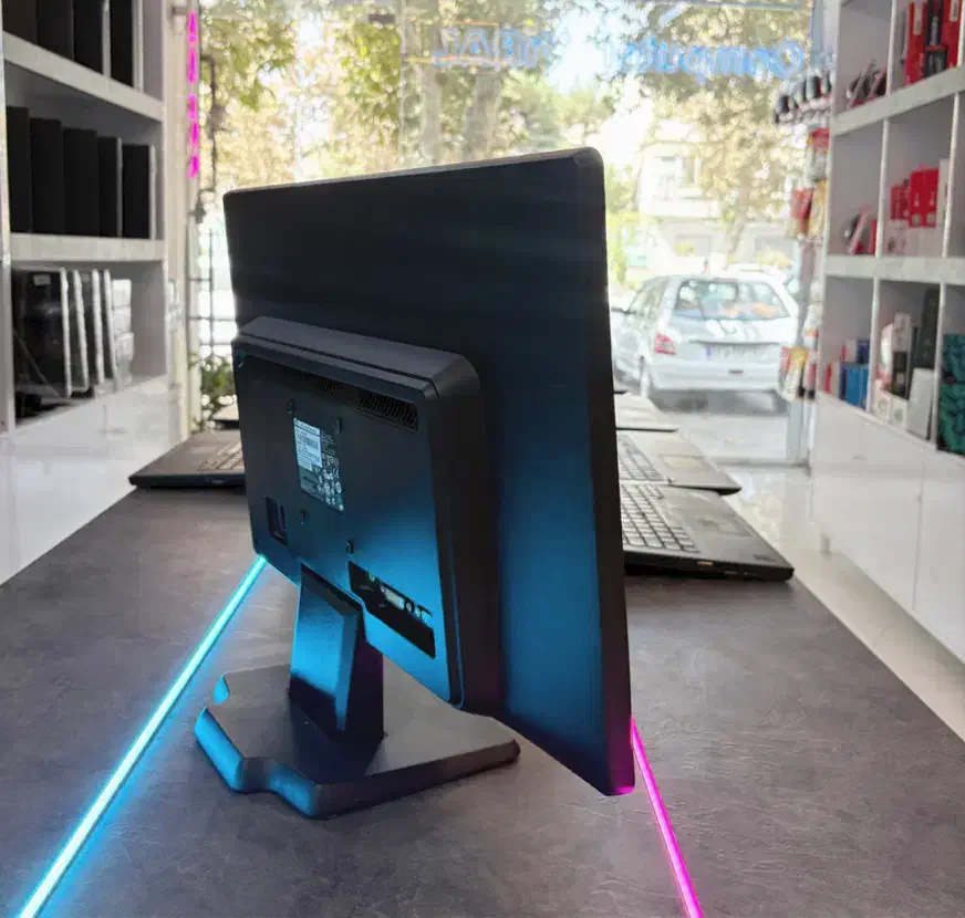 مانیتور ۲۰ اینچ LED برند HP با پورت VGA / DVI|قطعات و لوازم جانبی رایانه|مشهد, گوهرشاد|دیوار