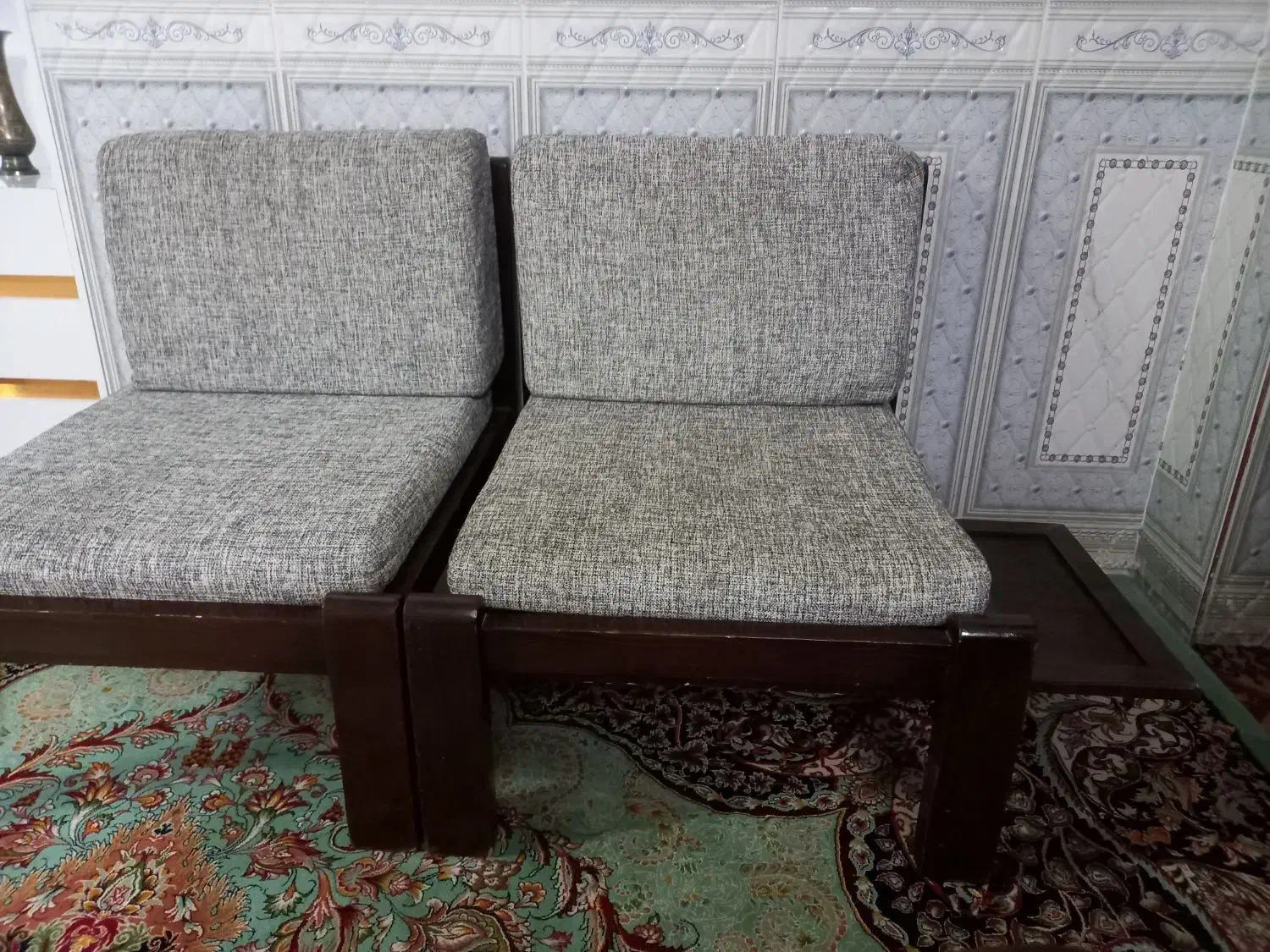 مبل|مبلمان خانگی و میز عسلی|درمیان, |دیوار