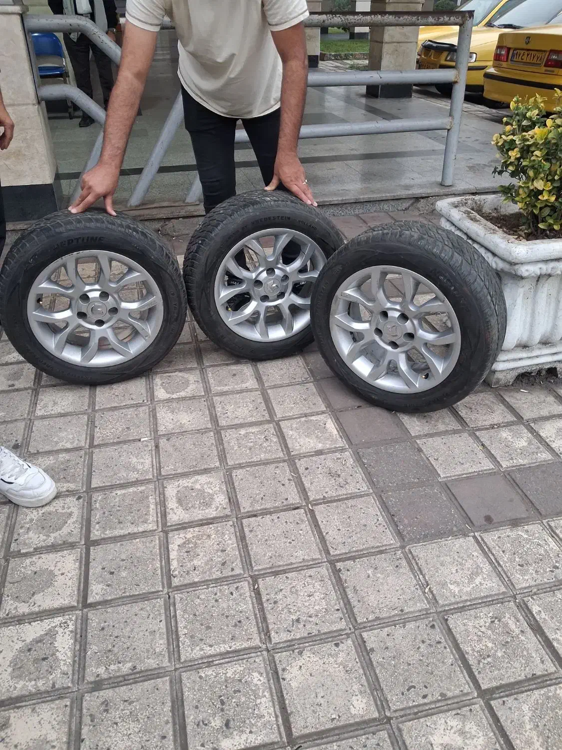 رینگ 16 تمیز ومرتب با لاستیک|قطعات یدکی و لوازم جانبی|رشت, ترمینال|دیوار