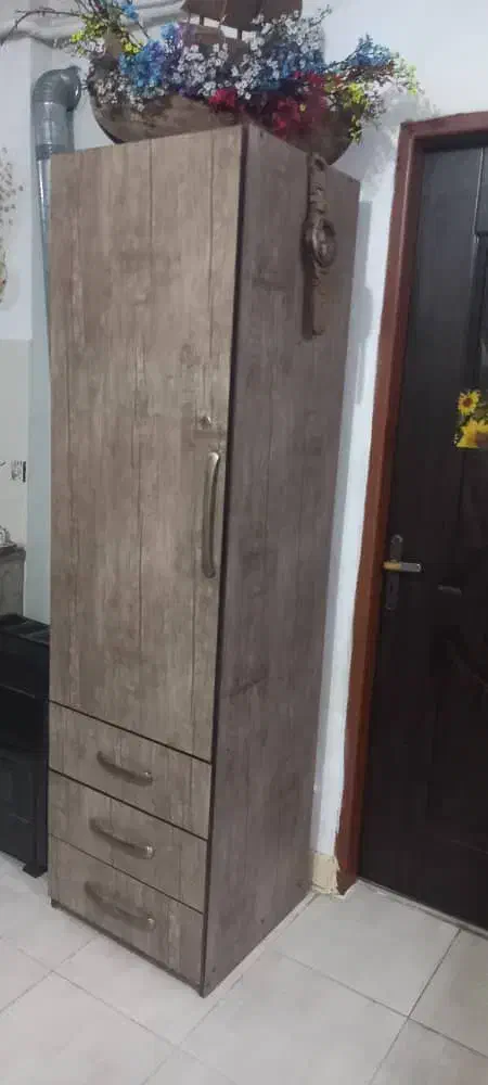 کمد|جاکفشی، کمد، دراور|صومعه‌سرا, |دیوار