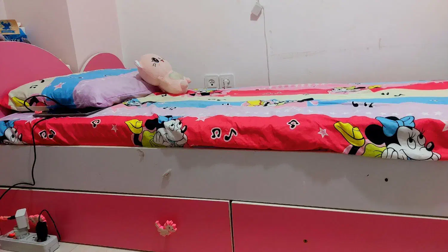 تخت نوزاد نوجوان|تخت و صندلی بچه|رشت, رودباری|دیوار