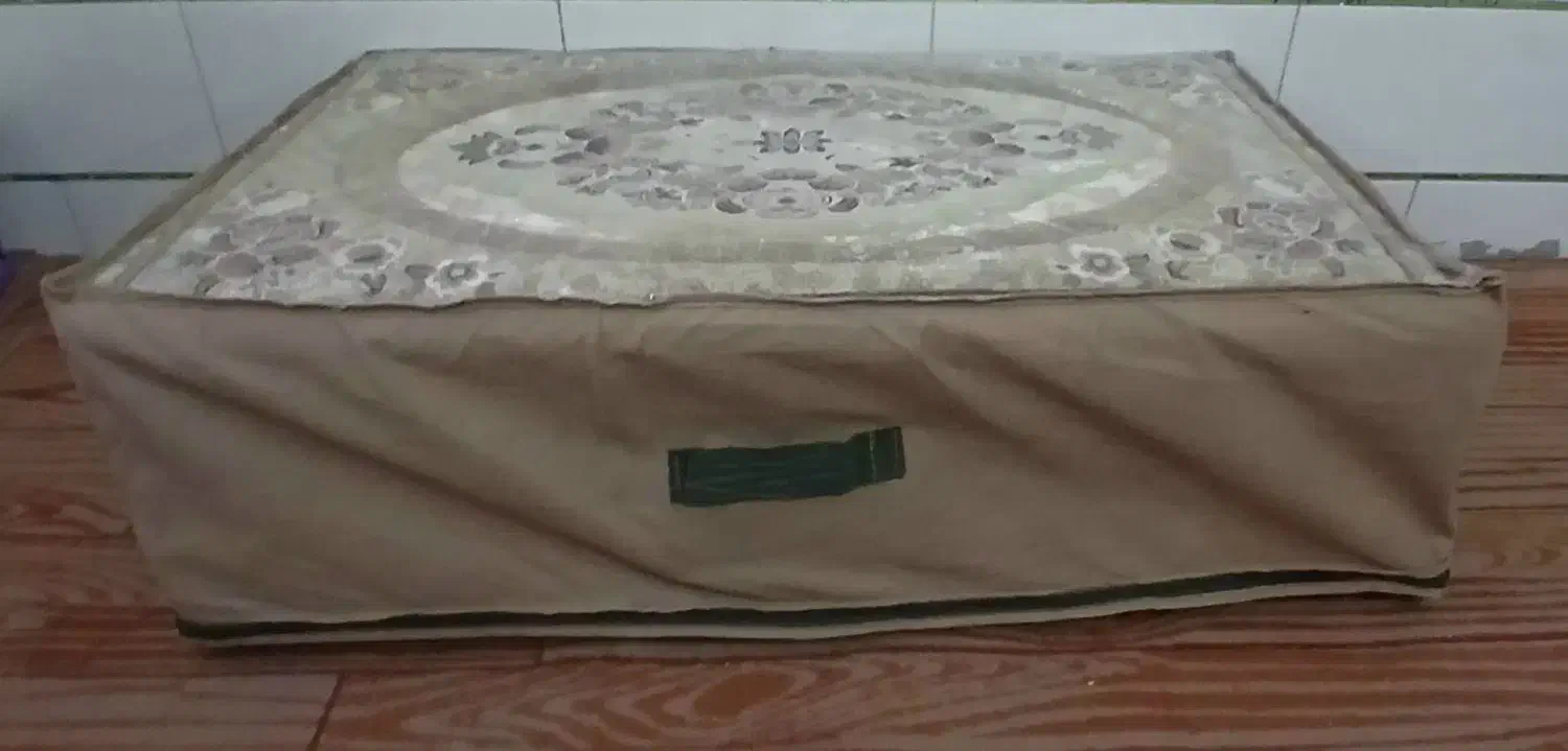 یک جفت پشتی نو و یک عدد رو فرشی|پشتی|آبیک, |دیوار