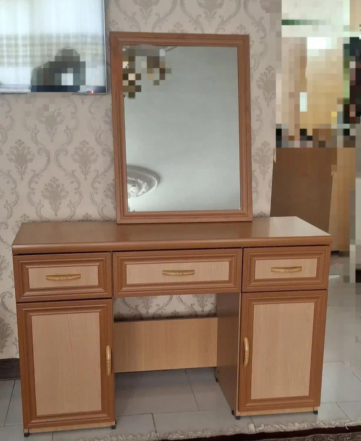 میز ارایش|آرایشگاه و سالن‌های زیبایی|همدان, |دیوار