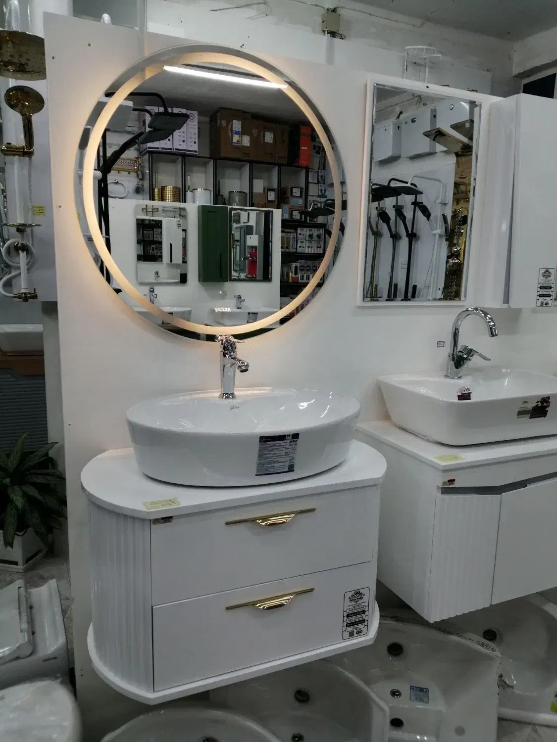 انواع فول ست و شیرآلات. دوش پیانویی و دوش پنلی|لوازم سرویس بهداشتی|خرمشهر, |دیوار