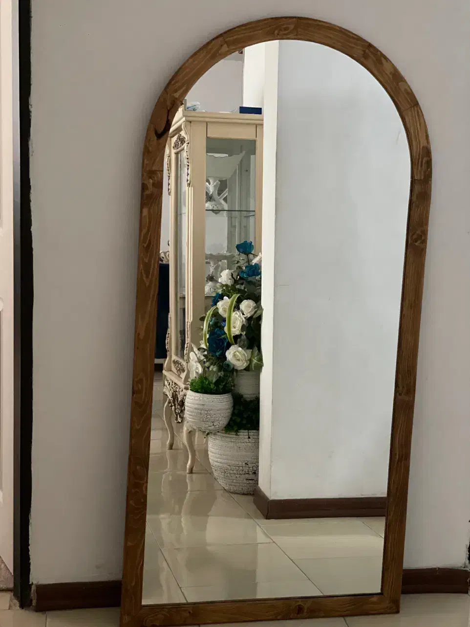 آینه|آینه|گلبهار, شهر جدید گلبهار|دیوار