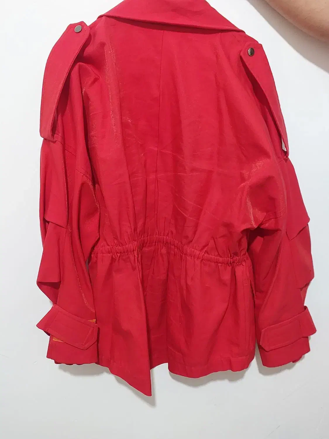 کت کوتاه قرمز پارچه خیلی جذاب یکم شاین داره|لباس|شیراز, شهرک والفجر|دیوار