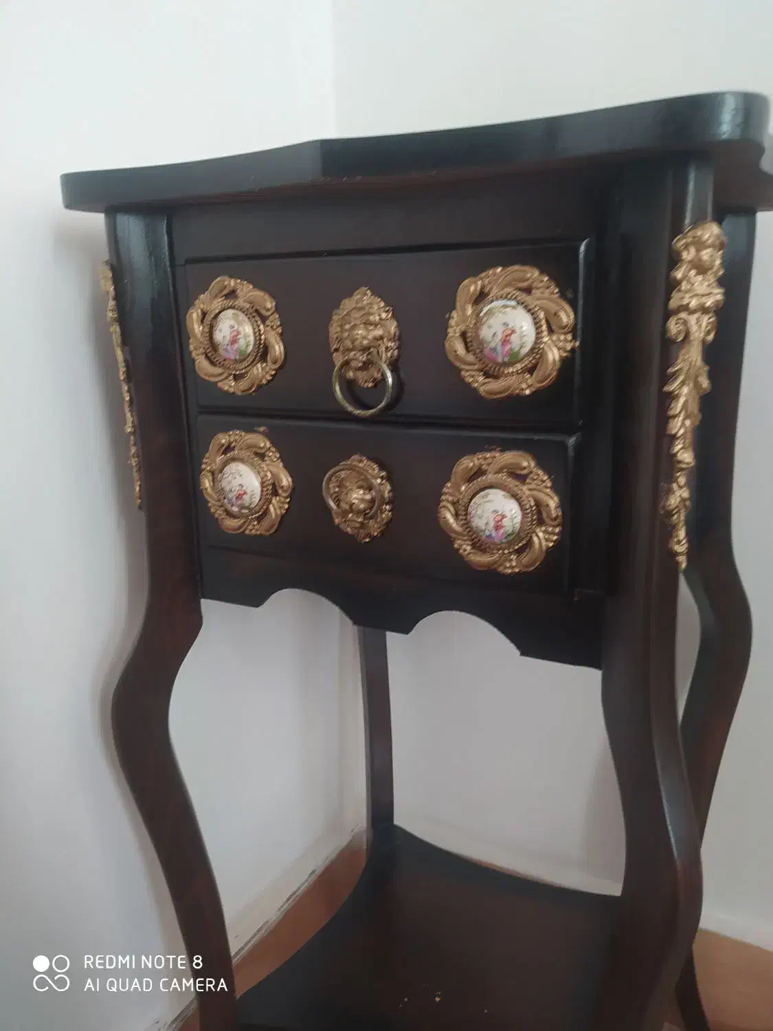 میز تلفن سالم و تمیز|میز تلفن|لاهیجان, آهندان|دیوار