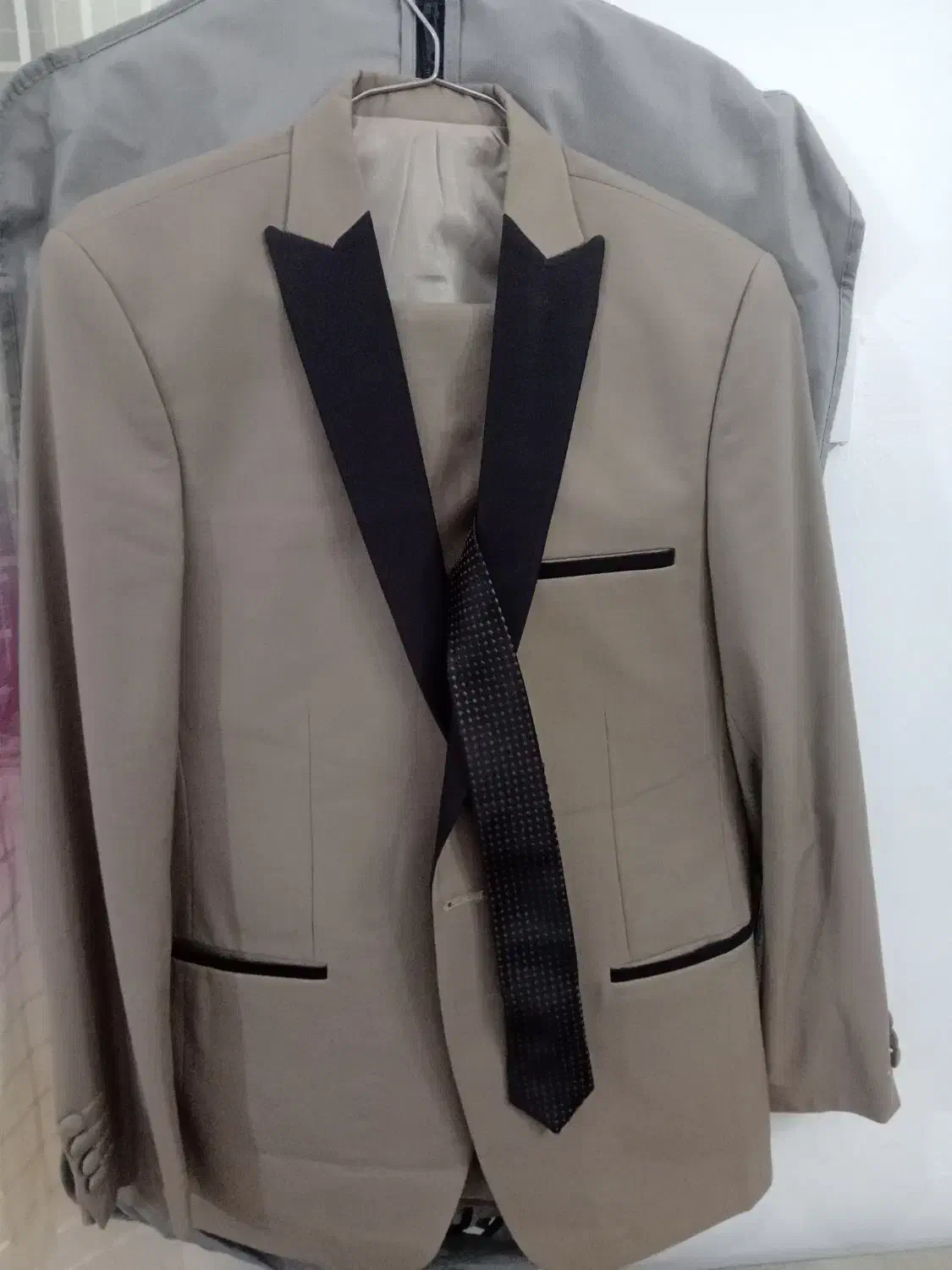 وسایل شخصی|لباس|اشتهارد, |دیوار