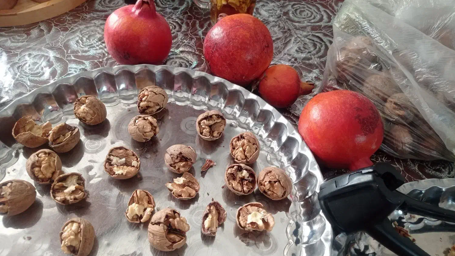 گردو باپوست تویسرکان پوست کاغذی|خوردنی و آشامیدنی|تهران, خاک سفید|دیوار