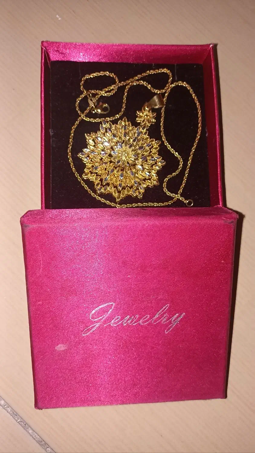 گردنبند و زنجیر بسیار شیک مجلسی|بدلیجات|قم, عربستان|دیوار