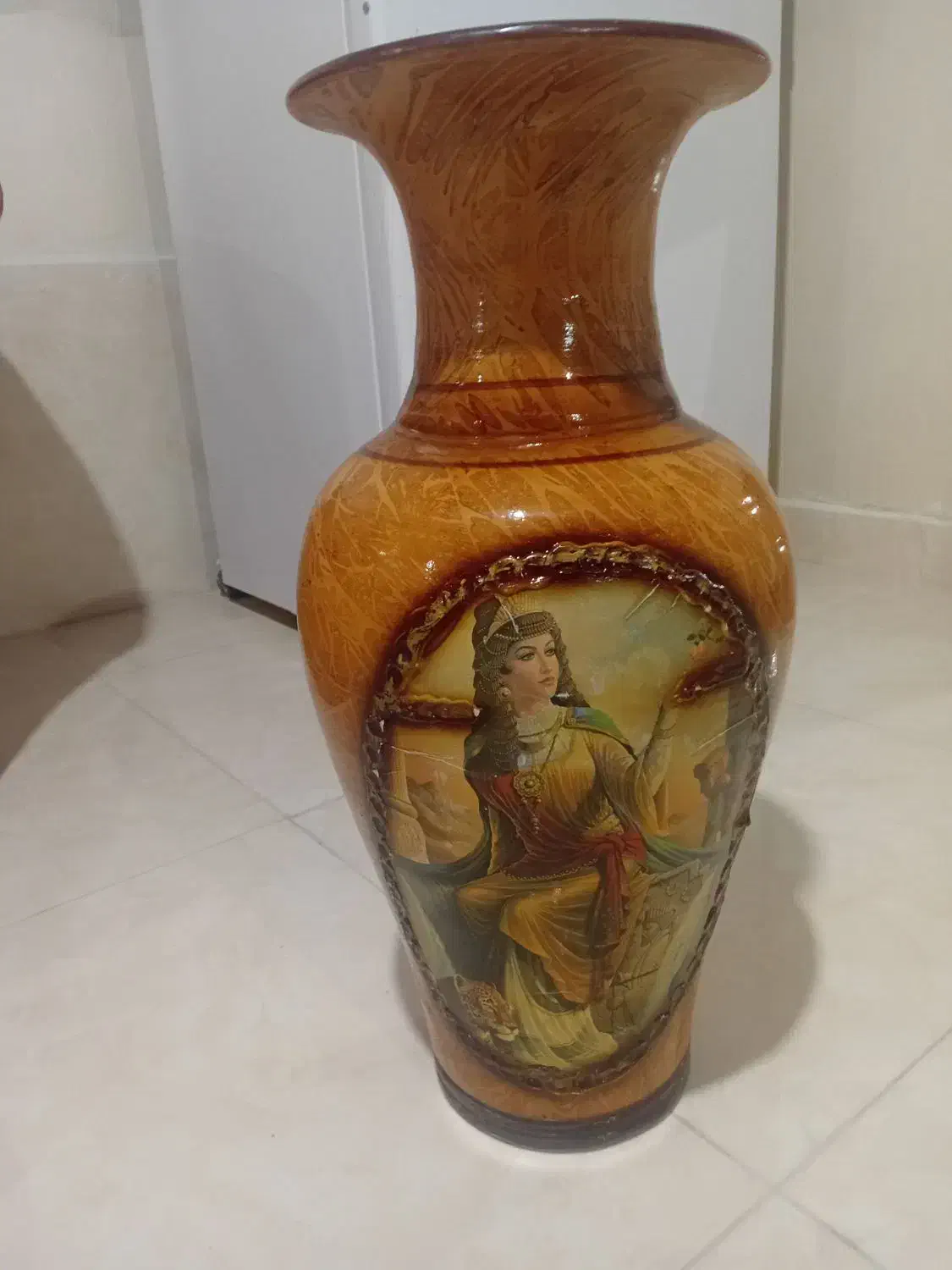 گلدان عطیقه مینیاتوری|کلکسیون اشیاء عتیقه|بندر انزلی, نوغان|دیوار