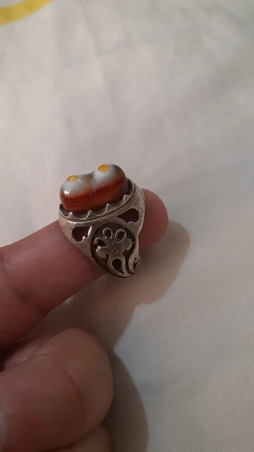 انگوشتر باباقوری|کلکسیون اشیاء عتیقه|گرمسار, |دیوار