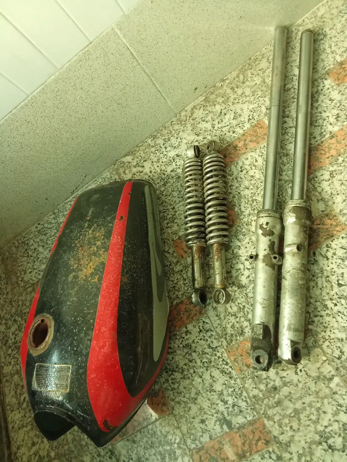 وسایل موتور|قطعات یدکی و لوازم جانبی|قم, دروازه چوبی|دیوار