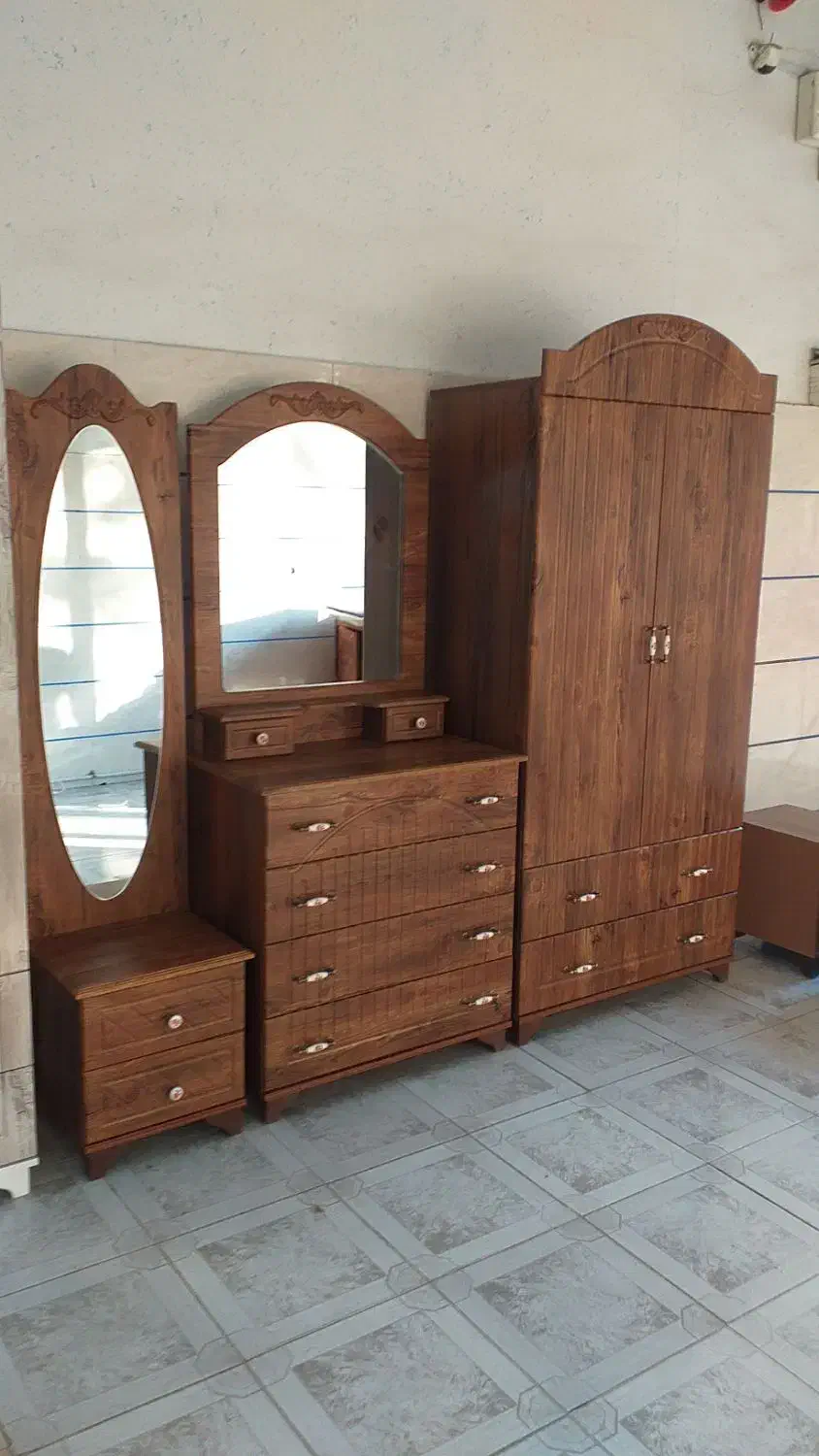 کمد  ۱۳۴۵۰  دراور با آینه   ۱۲۴۵۰  آینه قدی  ۶۸۰۰|جاکفشی، کمد، دراور|الوند, |دیوار