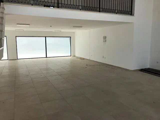 پارکینگ 160 مان گرک بو سالن ورزشی|اجارهٔ مغازه و غرفه|مریوان, |دیوار