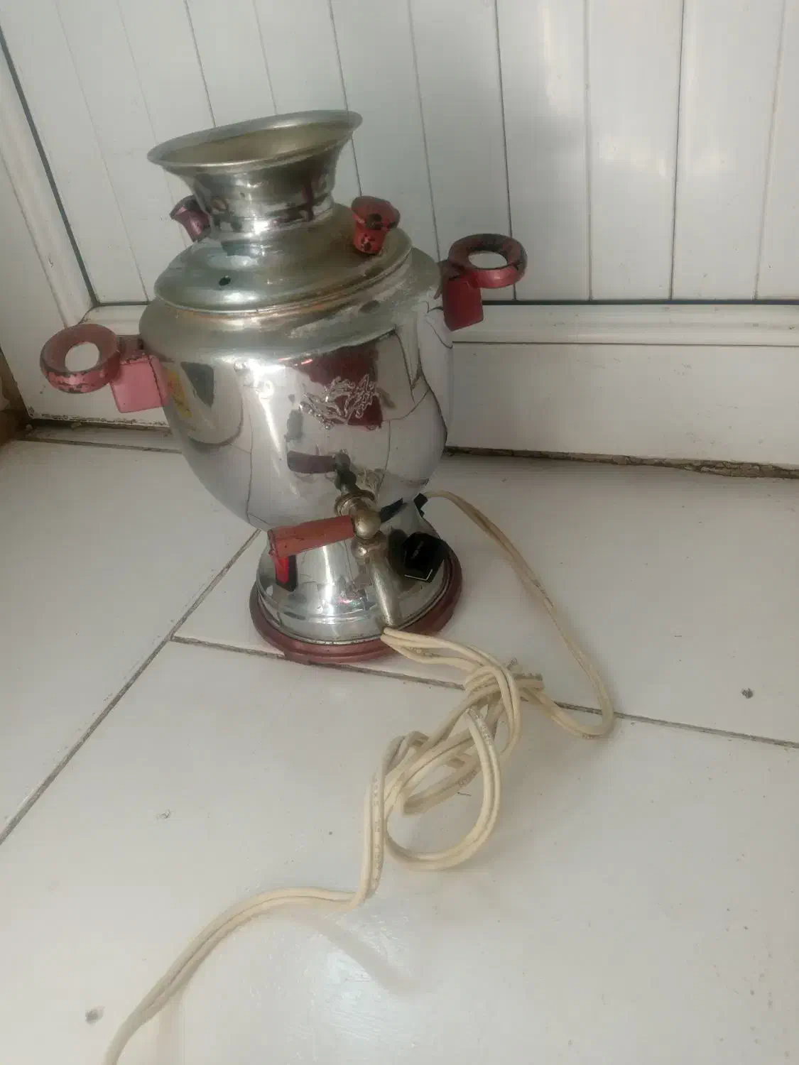 سماوربرقی کوچک.کلاه کابو.دکوری برج ایفل|ظروف پخت‌وپز|پرند, فاز ۵|دیوار