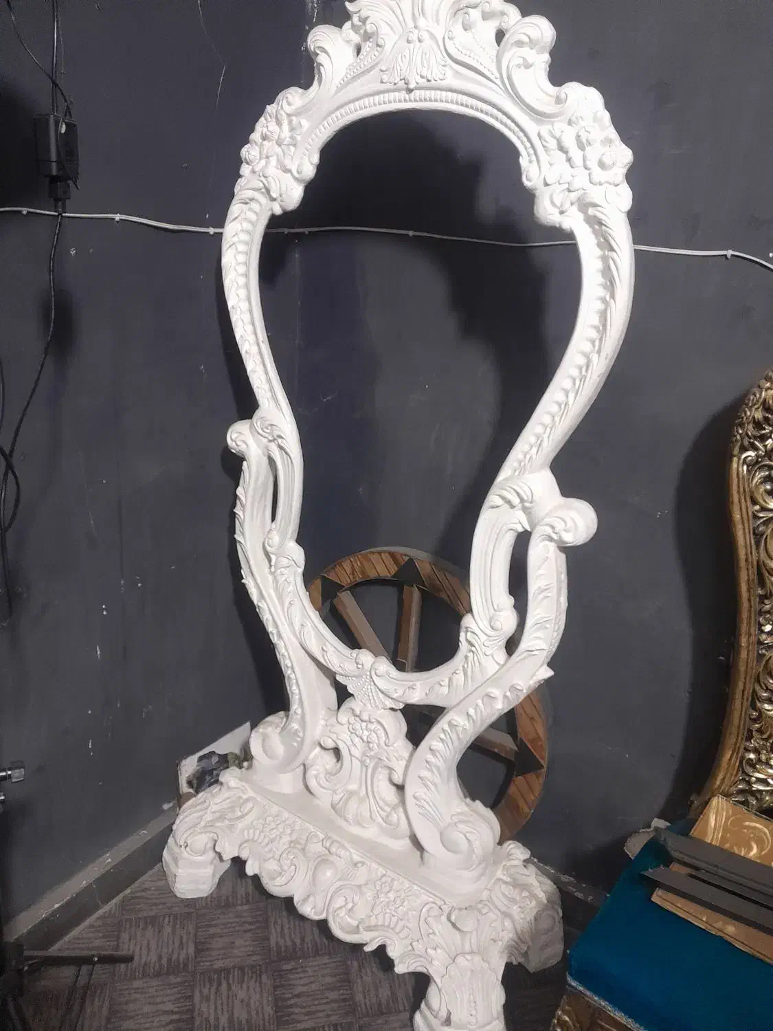 صندلی طرح طلایی|صندلی و نیمکت|دهلران, |دیوار