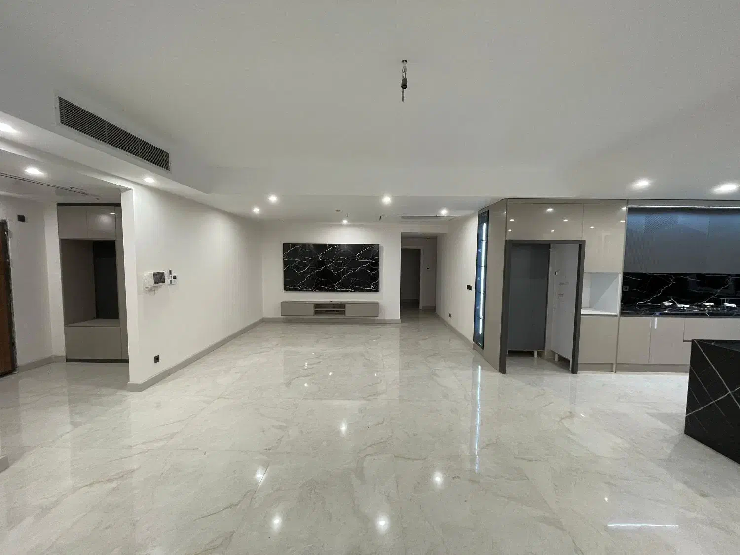 اجاره ۱۲۷متر/ برج برند / نورگیر / دریاچه/ سه خواب