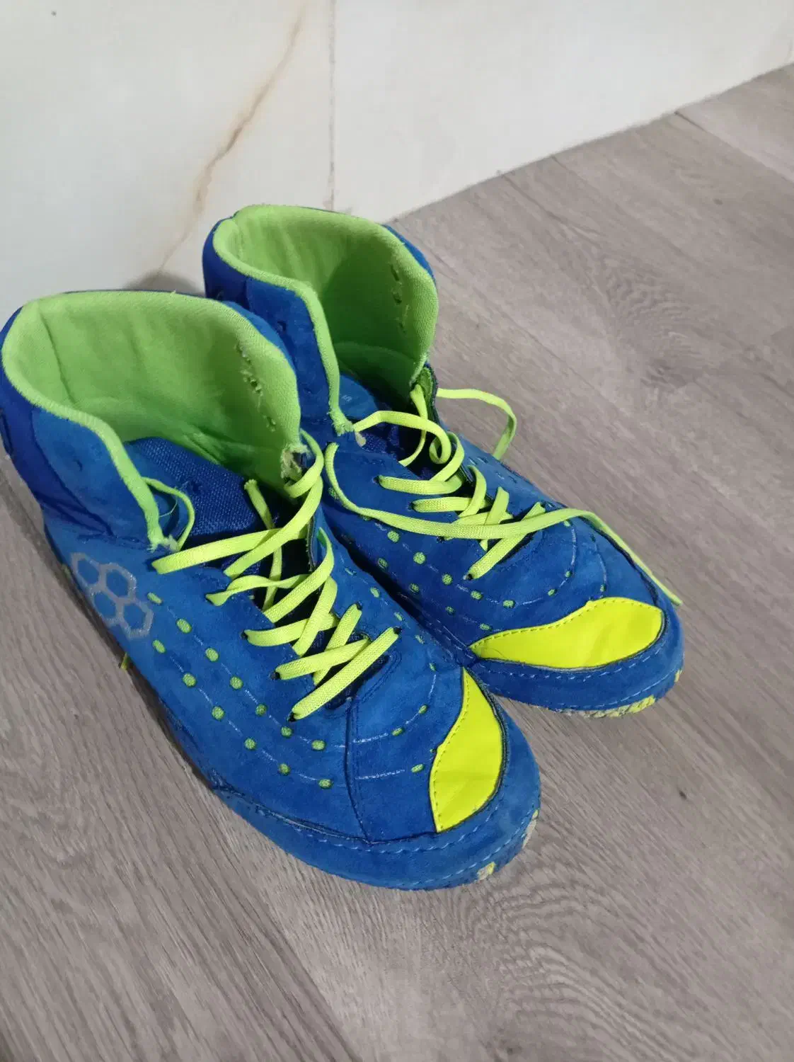 لباس و کفش کشتی|تجهیزات ورزشی|خرم‌آباد, |دیوار