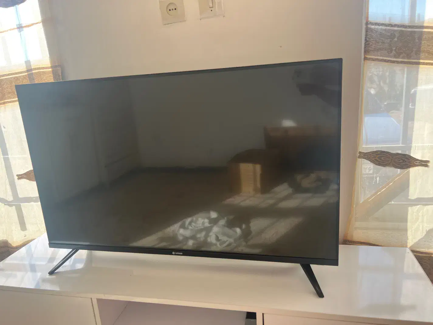 TV43اینچ|تلویزیون و پروژکتور|اسفراین, |دیوار