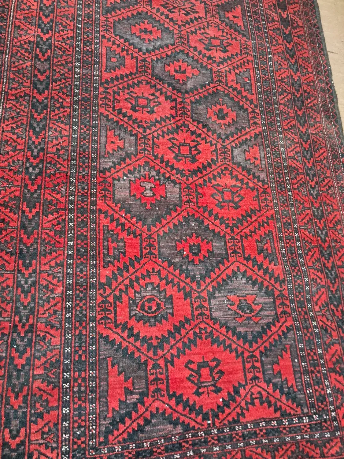 قالیچه قرمز قدیمی|فرش|مشهد, سرافرازان|دیوار