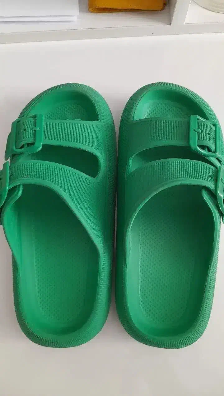 دمپایی|کیف، کفش، کمربند|خرم‌آباد, |دیوار