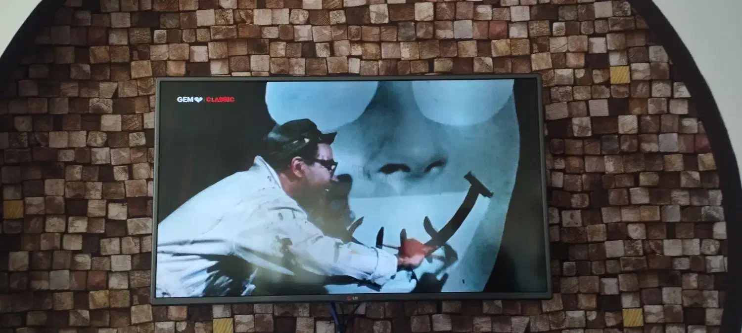 تلویزیون ال جی اصل کره ای ۴۲ اینج|تلویزیون و پروژکتور|سنندج, |دیوار