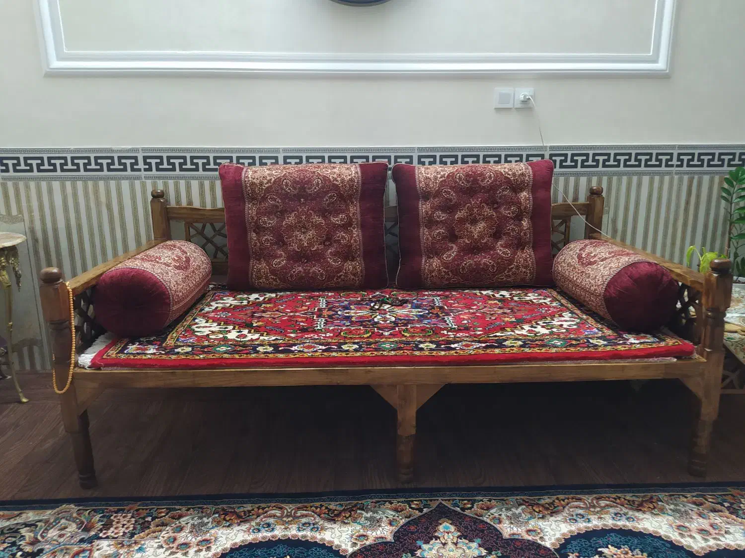 شاه نشین|پشتی|سراب, |دیوار