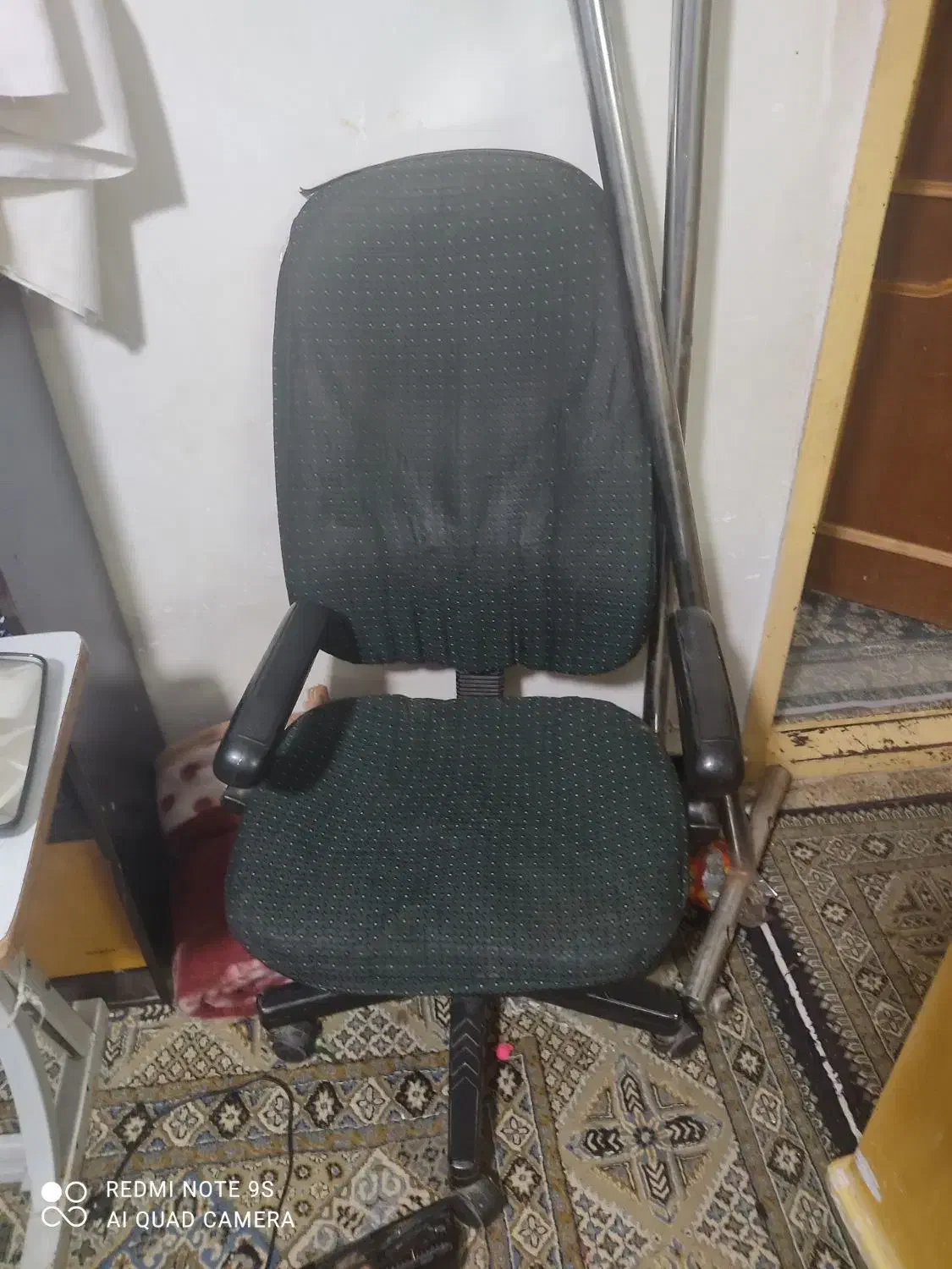 صندلی چرخی|صندلی و نیمکت|خرم‌آباد, |دیوار