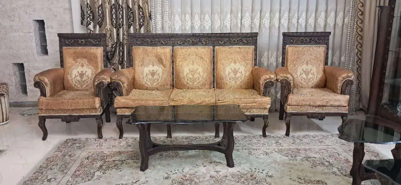 مبل کتیبه هفت نفره و ویترین ومیز ناهارخوری ده نفره|مبلمان خانگی و میز عسلی|آمل, |دیوار