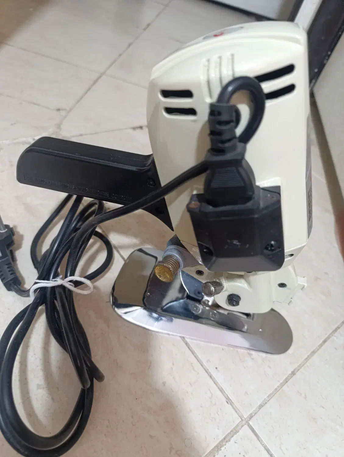 قیچی برقی اُکتا و میز برش|لوازم خیاطی و بافتنی|بندرعباس, |دیوار