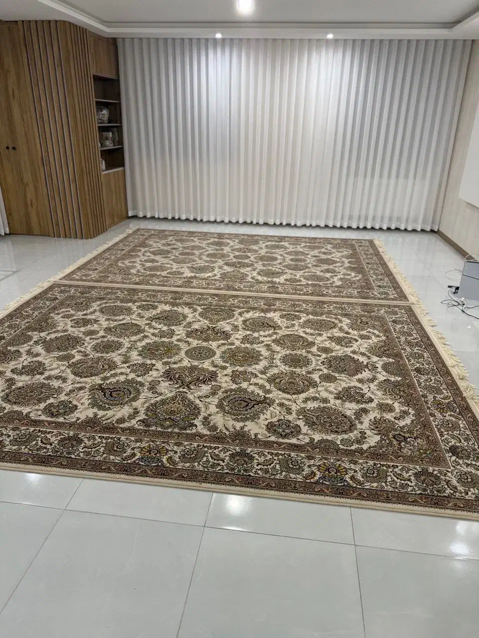 فرش باغ بهشت ۷۰۰ شانه در حد نو آب نخورده رنگ کرم|فرش|زنجان, |دیوار