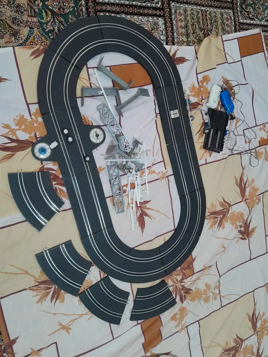 اسباب بازی بچه|اسباب‌بازی بچه|نیشابور, بزرگمهر|دیوار