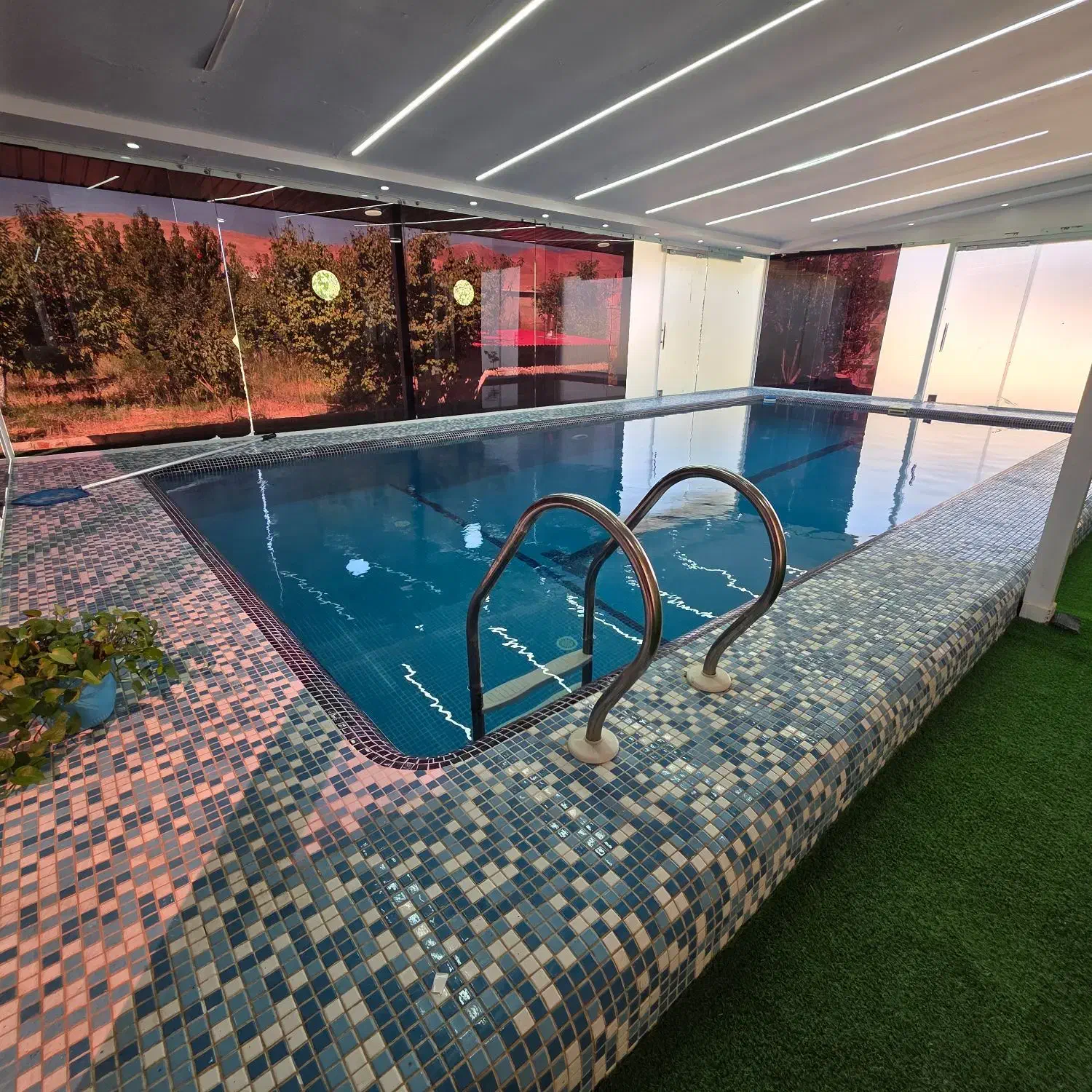 ویلا باغ استخردار آب گرم|اجارهٔ کوتاه‌مدت ویلا و باغ|سنندج, |دیوار