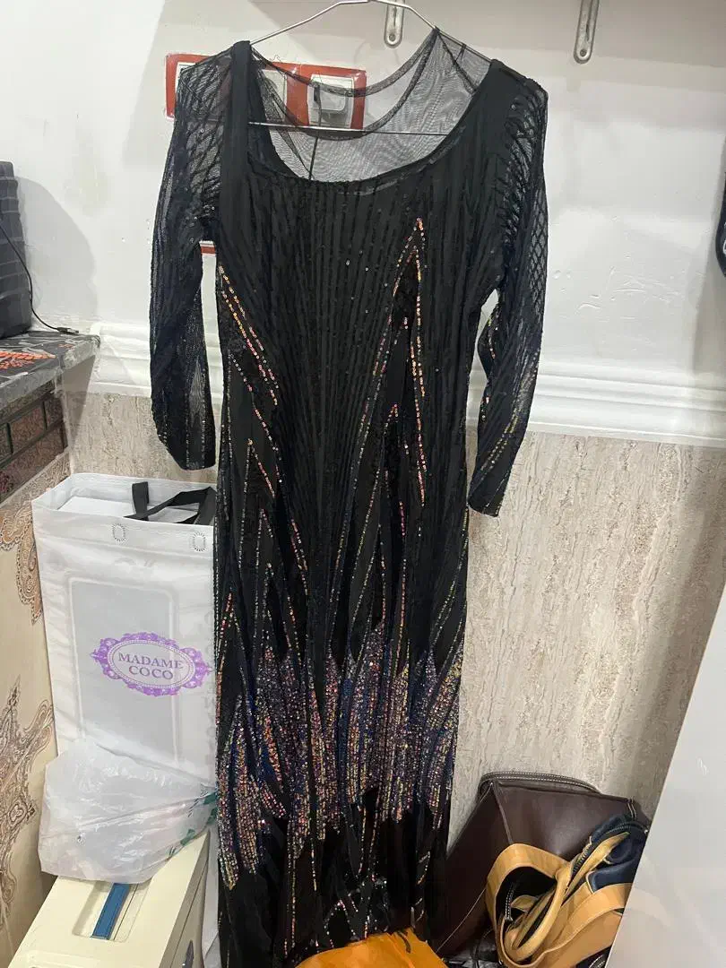 لباس مجلسی|لباس|باوی, |دیوار