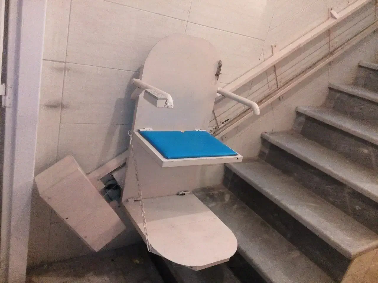 پله روان بالابر|پزشکی|قم, انصار‌الحسین|دیوار