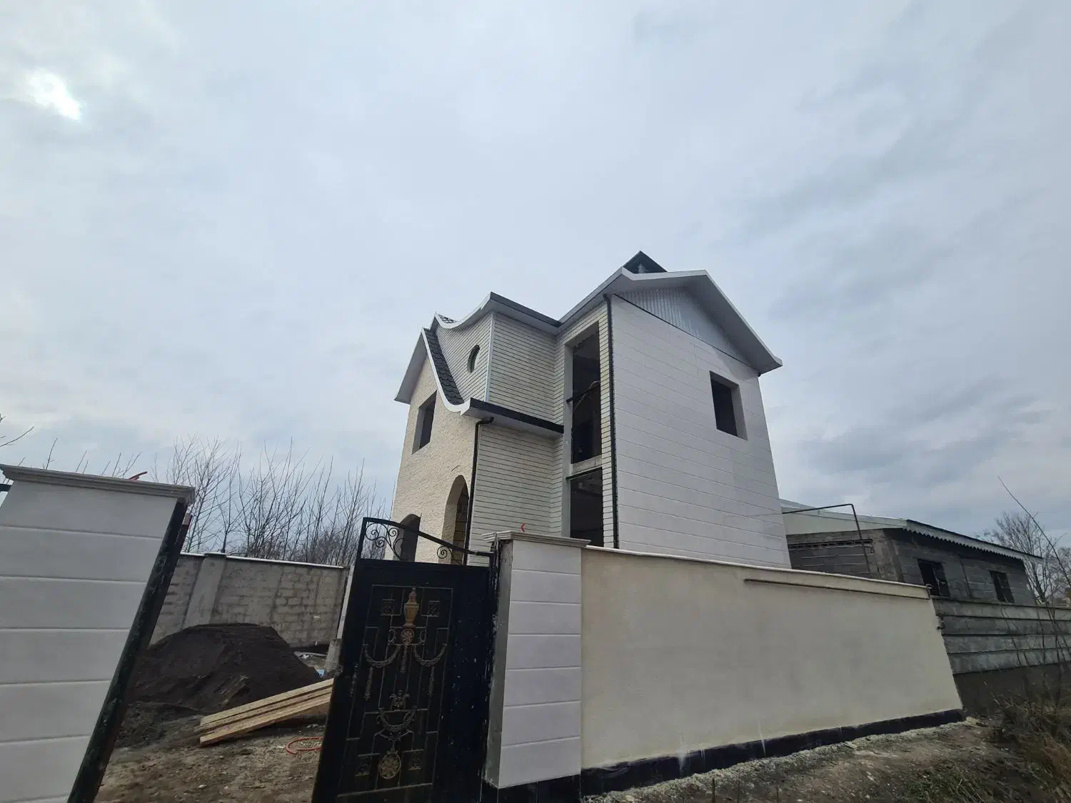 طراحی و اجرا سقف شیروانی ، جوشکاری ، نصب حلب|خدمات پیشه و مهارت|رشت, حومه رشت|دیوار