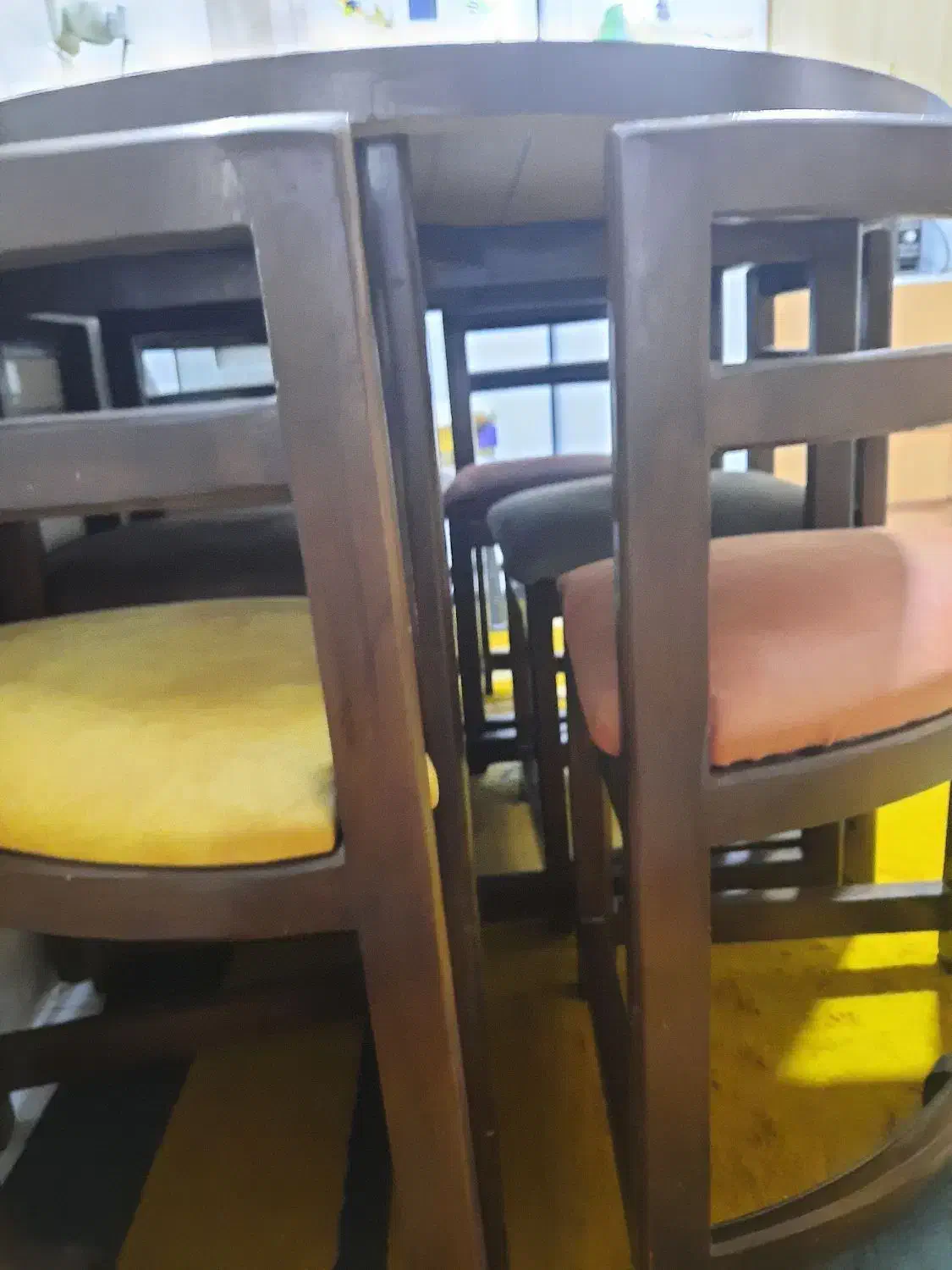 میز‌ناها‌خوری|میز و صندلی غذاخوری|شاهین‌شهر, اقبال لاهوری|دیوار