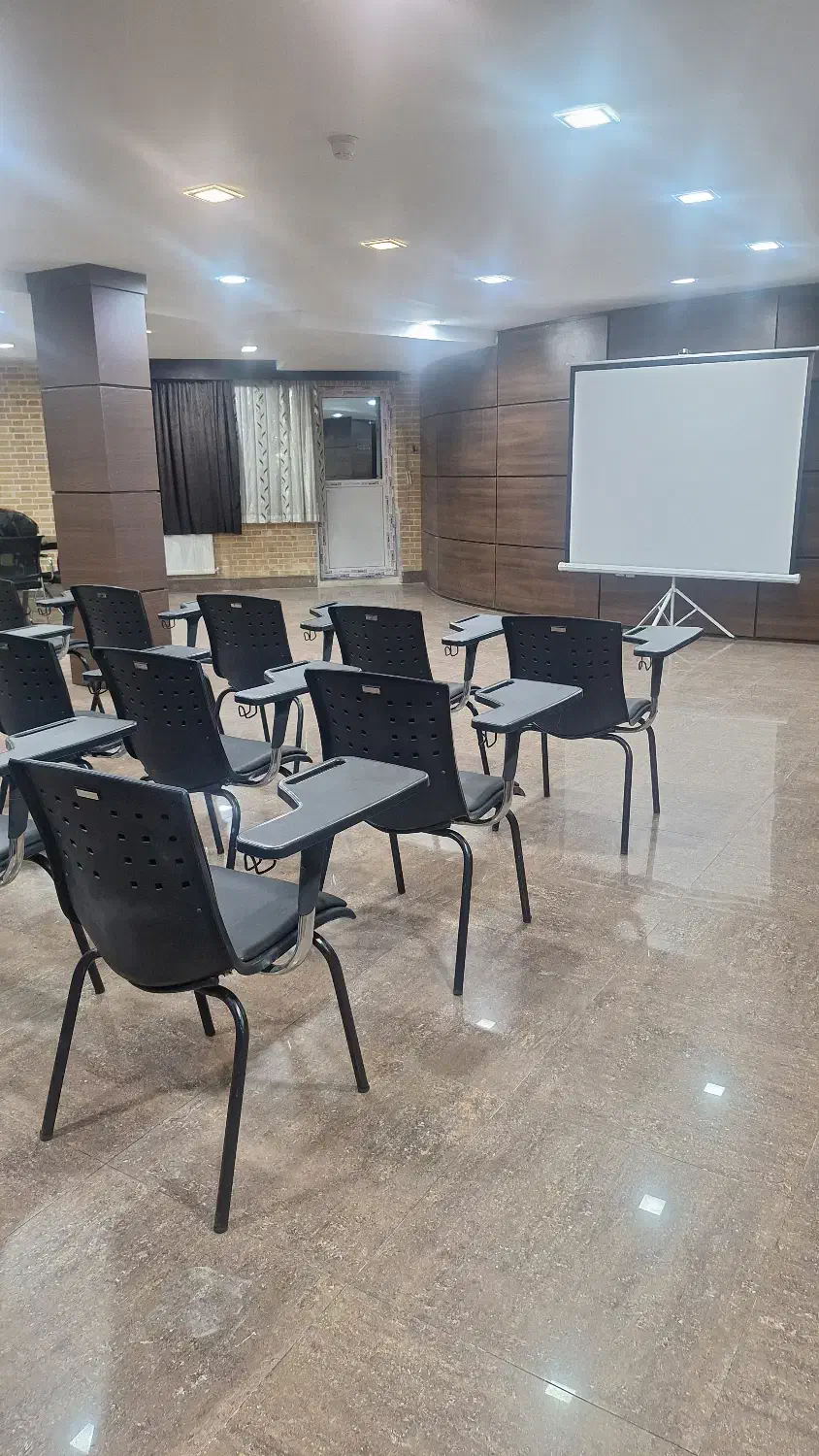 اجاره سالن همایش/ ساعتی روزانه و غیره/معالی آباد|اجارهٔ کوتاهمدت دفتر کار و فضای آموزشی|شیراز, فرهنگ شهر|دیوار