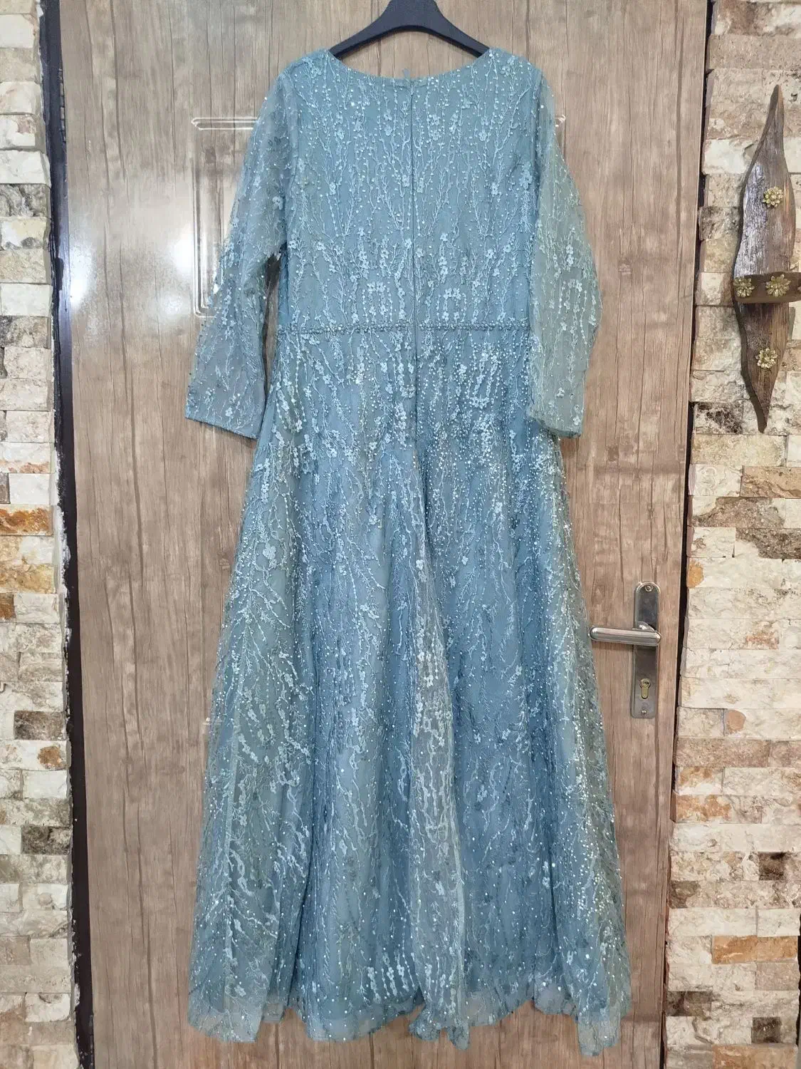 لباس به رنگ سبز|لباس|الوند, |دیوار