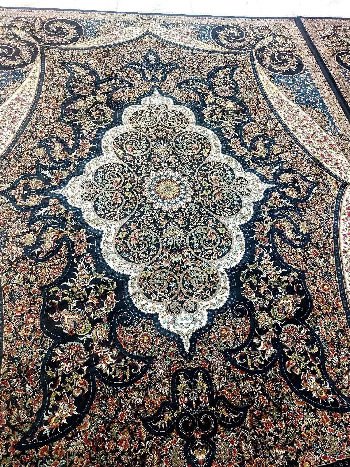 فرش ۹ متری ۱۲۰۰ شانه تراکم ۳۰۰۰|فرش|ساوه, |دیوار