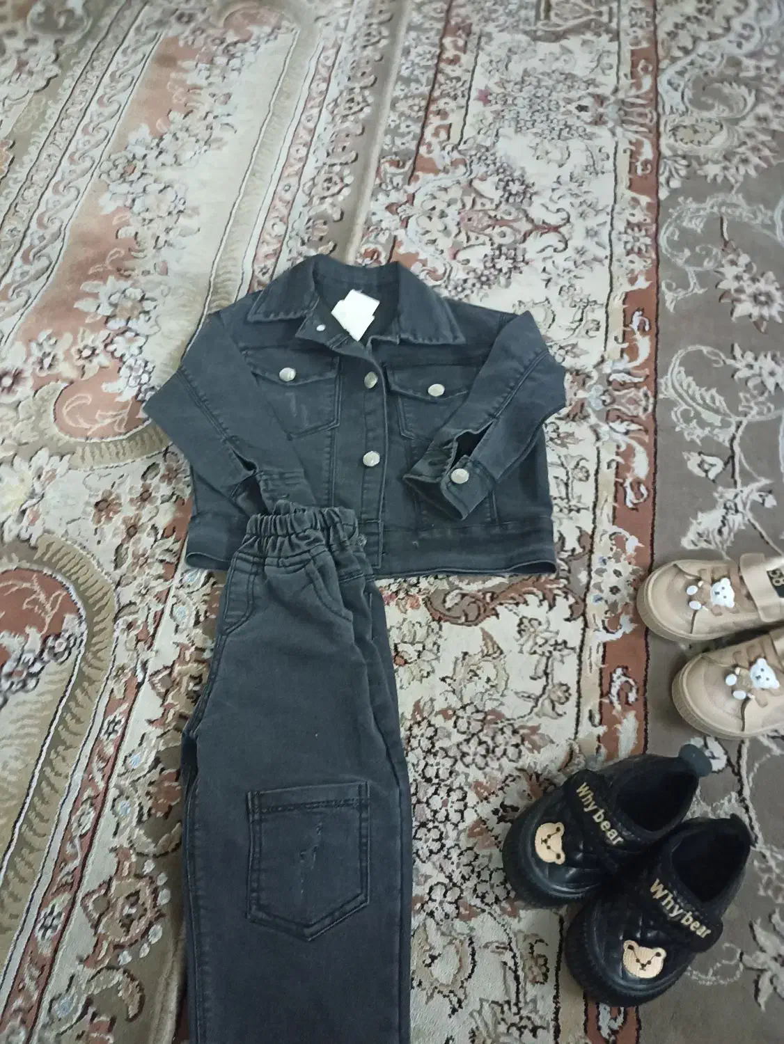 یک عدد بلوز شلوار لی ذغالی ست با کتانی مشکی|لباس|قم, ناصردیوان|دیوار