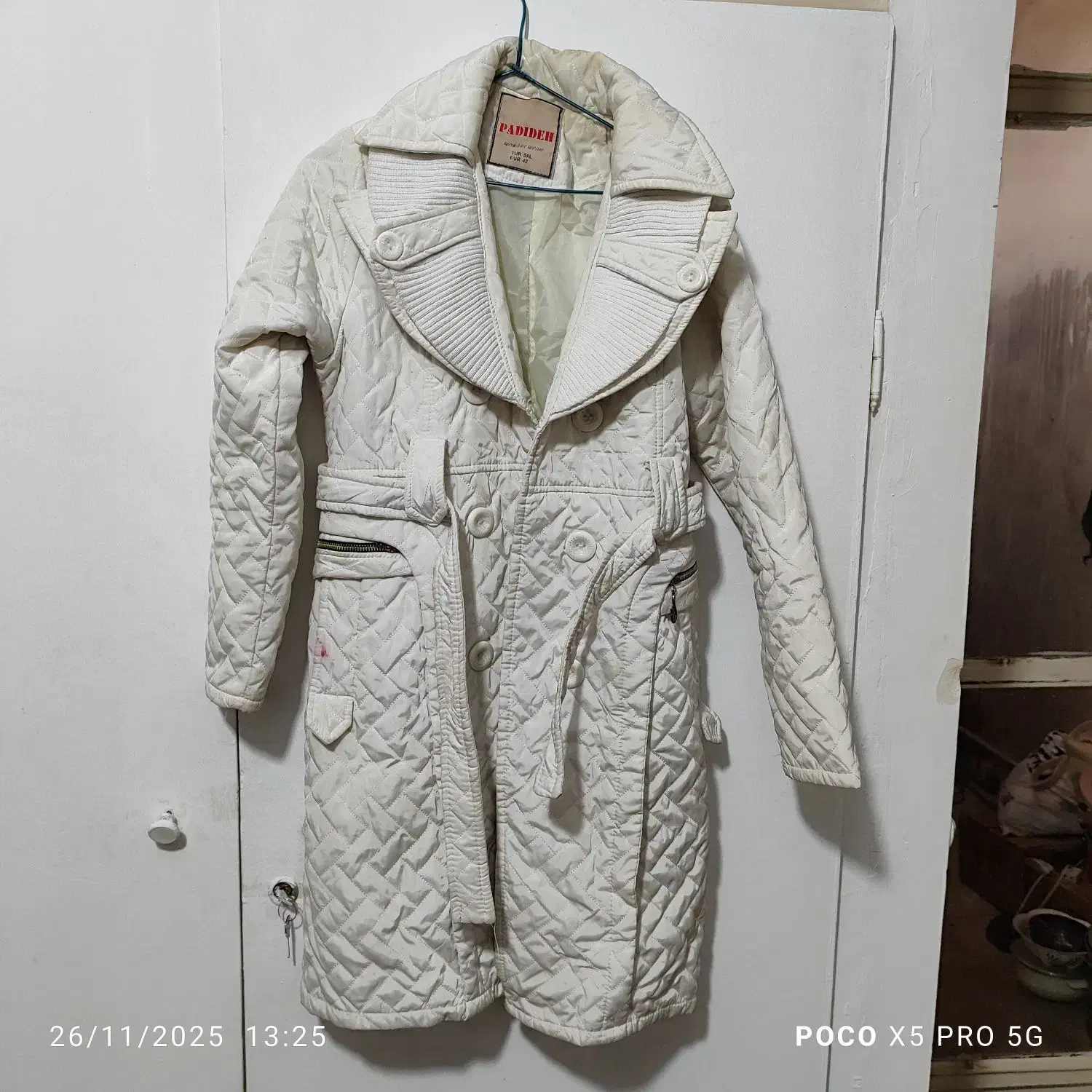 کاپشن و لباس زمستانی در حد نو|لباس|بومهن, |دیوار